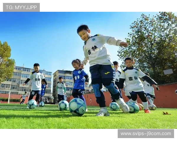 如何在足球场上进行有效的遛弯锻炼提升身体素质的技巧与注意事项